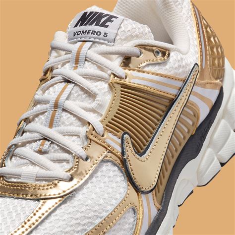 nike schuhe gold kette|Nike Zoom Vomero 5 Metallic Gold (Women's).